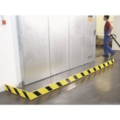 Anfahrschutz Leitbord aus Stahl, Materialstärke 6 mm, Höhe 150 mm, Länge 800 mm.