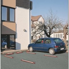 Trennbalken aus Recycling-Gummi, weiß reflektierend, LxBxH 1200 x 150 x 45 mm, rot.