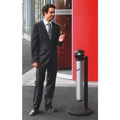 Moderner Edelstahl-Standascher, Volumen 4,9 l, silber / schwarz.