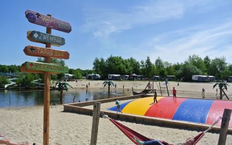 campings nederland met overdekt zwembad