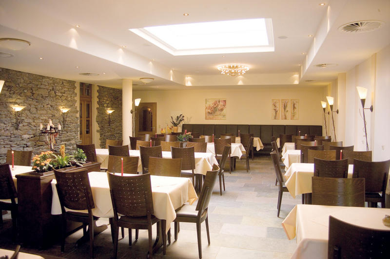 Hotel Pollmann In Ernst An Der Mosel