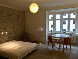 Photo 1. Room, Bergthorasgade, København V 