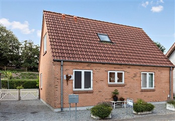 Photo 3. House, Krogagervej, Gjerlev J 