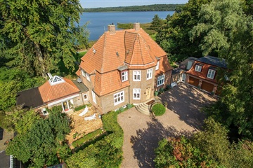 Photo 1. House, Dronninggårds Alle, Holte 