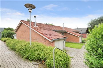 Photo 2. House, Løveparkvej, Give 