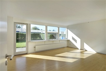 Photo 5. House, Solsortevej, Give 