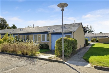 Photo 2. House, Solsortevej, Give 