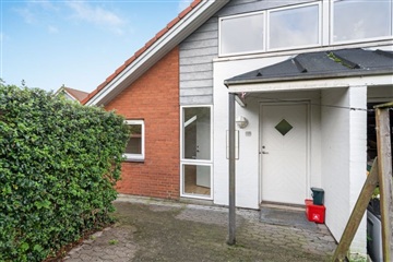 Photo 2. House, Nøddevænget, Årslev 