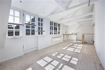 Photo 1. House, , København K 
