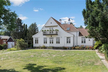 Photo 2. House, Skodsborg Strandvej, Skodsborg 