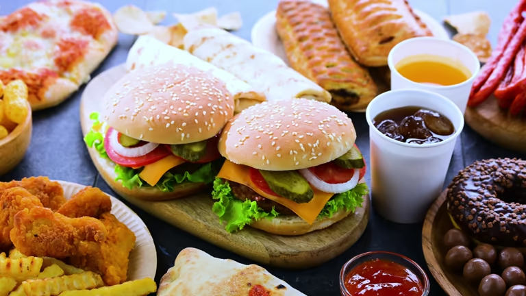 Ультраобработанные продукты повышают риск ранних кишечных аденом у женщин