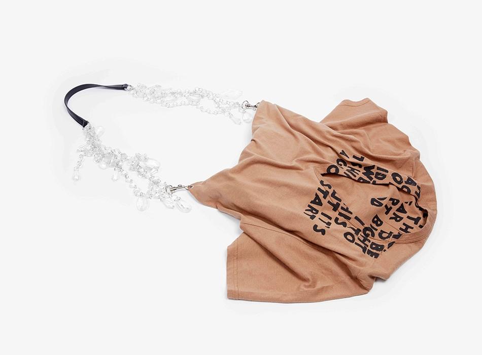 Модный дом Maison Margiela создал серию сумок в поддержку борьбы с ВИЧ - изображение 1 Модный дом Maison Margiela создал серию сумок в поддержку борьбы с ВИЧ - изображение 1