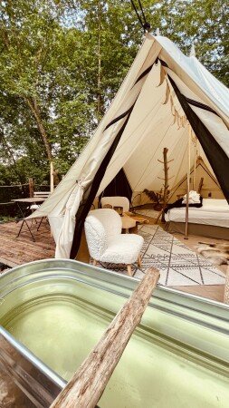 Tente traditionnelle, 1 chambre, avec jardin