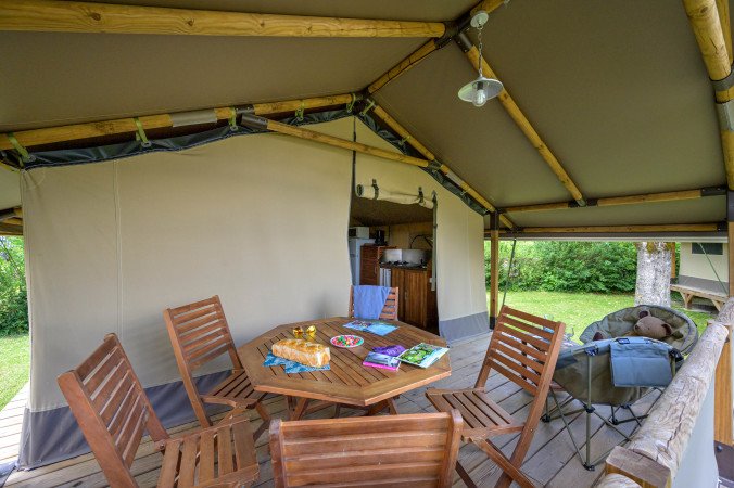 Tente tout confort, 2 chambres, avec jardin