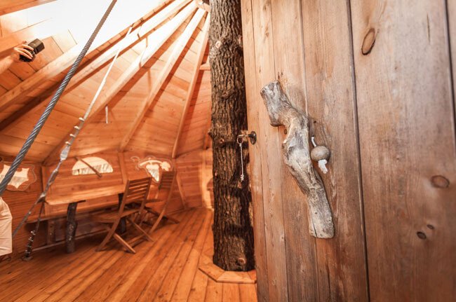 Cabane dans les arbres 4 voyageurs, avec jardin