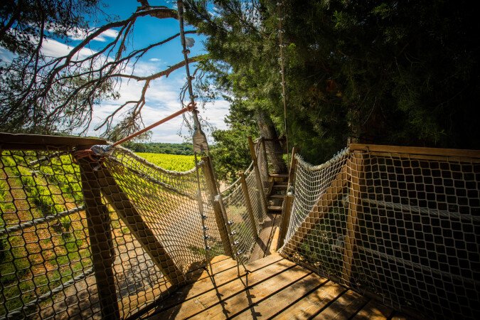 Cabane dans les arbres 5 voyageurs, avec jardin