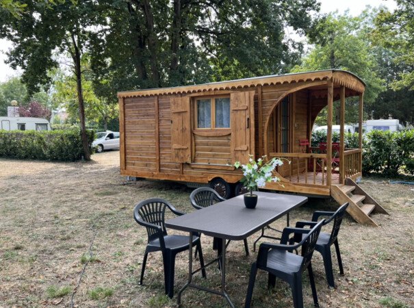 Roulotte confortable, 1 chambre, avec jardin