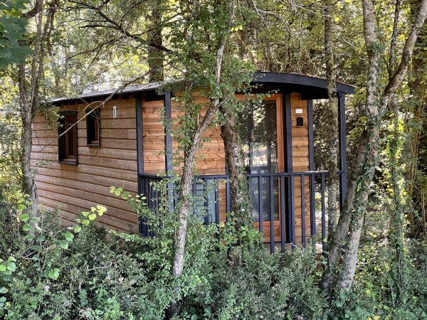 Roulotte moderne, 1 chambre, avec jardin