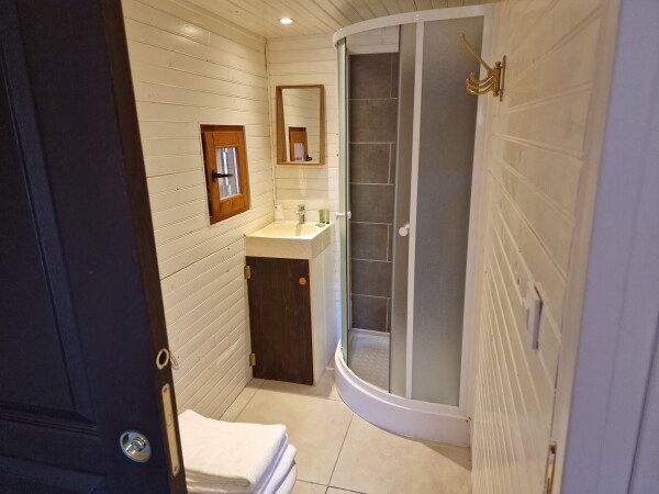 Roulotte romantique, 1 chambre, avec jardin