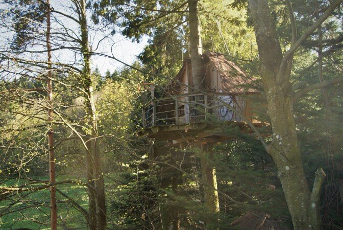 Cabane dans les arbres 2 voyageurs, avec jardin