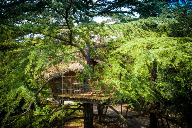 Cabane dans les arbres romantique, 2 voyageurs, avec jardin