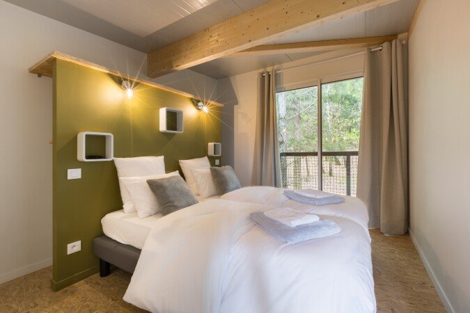 Hébergement insolite moderne, 2 chambres, avec jardin