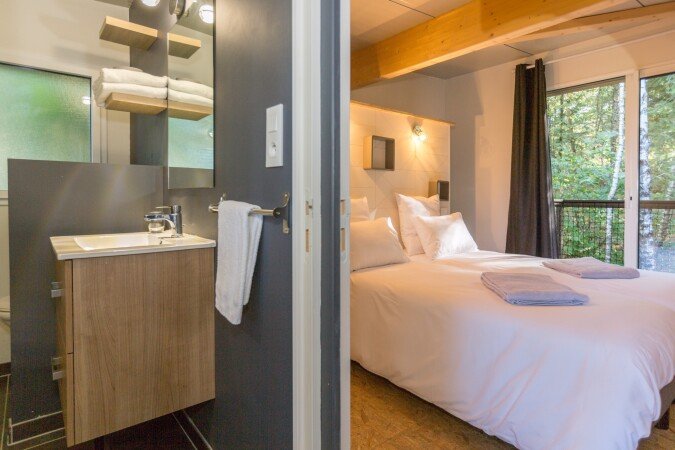 Hébergement insolite moderne, 2 chambres, avec jardin