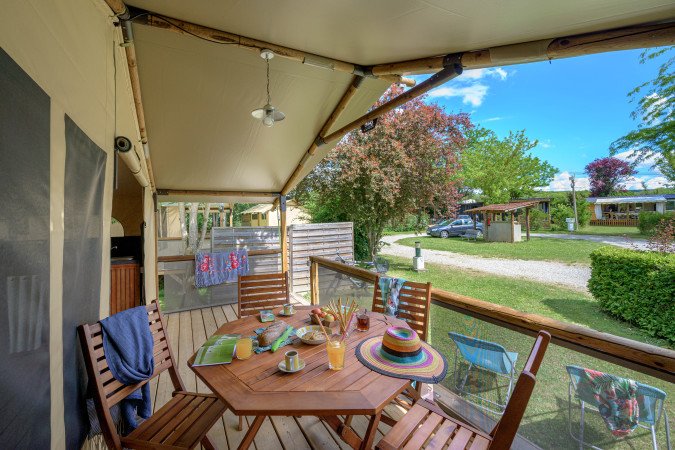 Tente confortable, 2 chambres, avec jardin