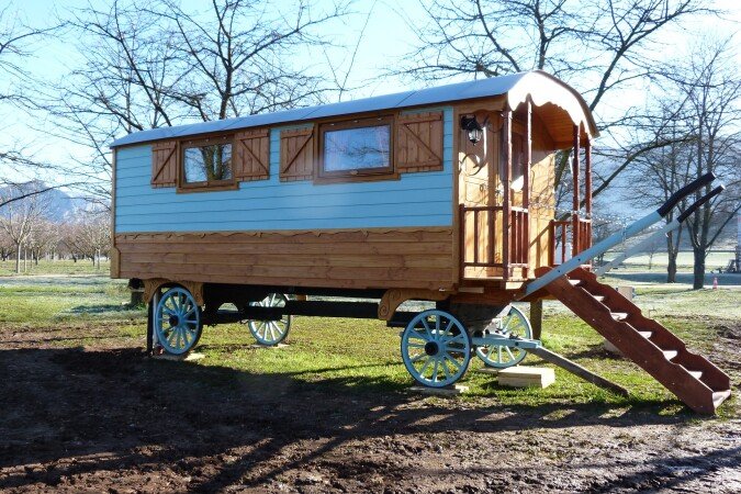 Roulotte romantique, 3 voyageurs, avec jardin