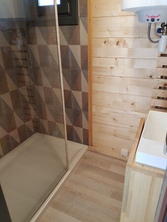 Cabane confortable, 2 chambres, avec jardin