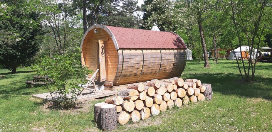 Hébergement insolite design, 1 chambre, avec jardin
