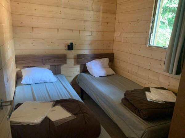 Cabane confortable, 2 chambres, avec jardin