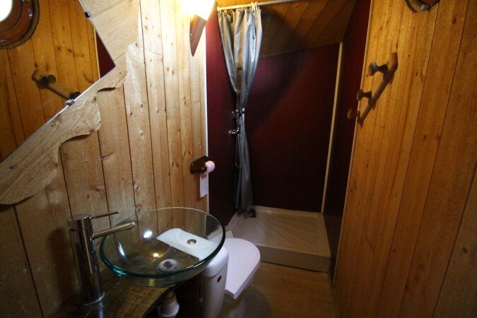 Cabane dans les arbres 5 voyageurs, avec jardin