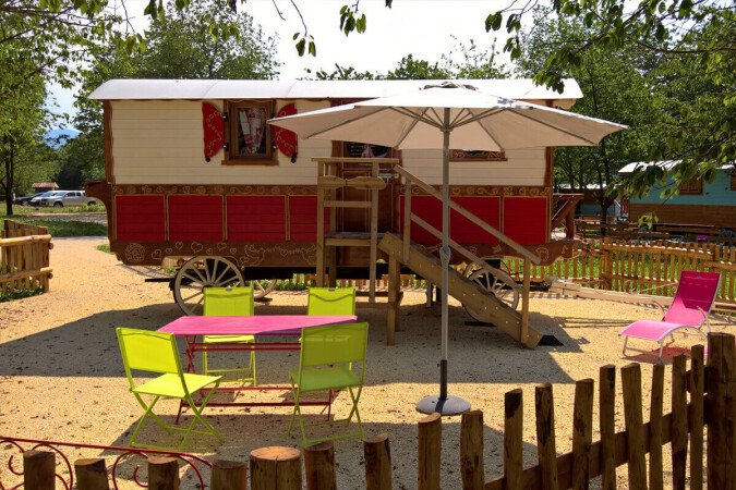 Roulotte romantique, 2 voyageurs, avec jardin