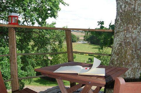 Cabane dans les arbres 4 voyageurs, avec jardin