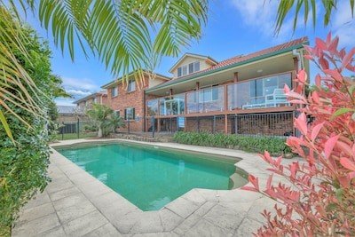 House 5 bedrooms, with pool