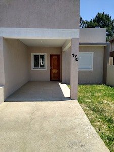 Casa 2 quartos, com jardim