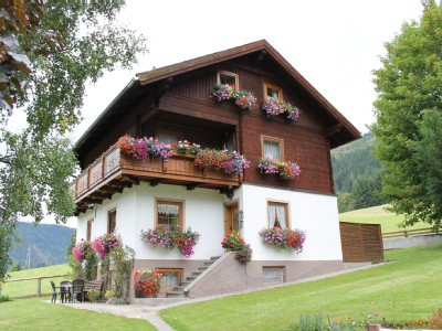 House 5 bedrooms, with pool