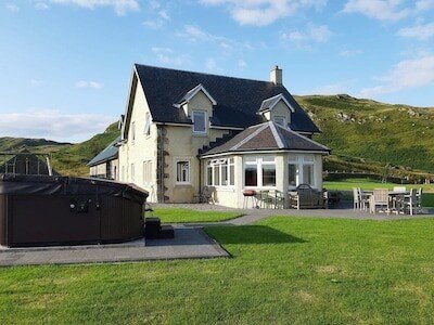 House 4 bedrooms, with jacuzzi