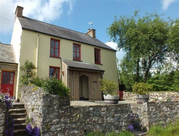 House 4 bedrooms, with jacuzzi