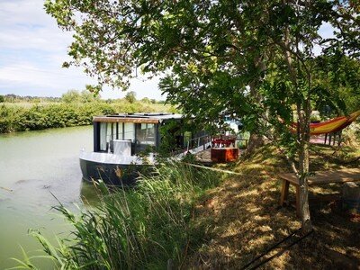Bateau design, 2 chambres, avec wifi