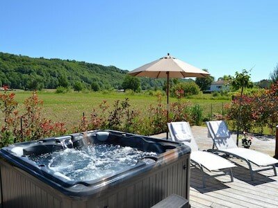 House 4 bedrooms, with jacuzzi