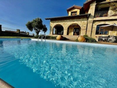 Villa 4 habitaciones, con piscina