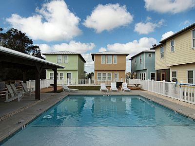 House 4 bedrooms, with pool