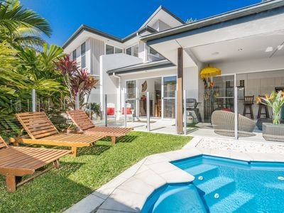 House 5 bedrooms, with pool