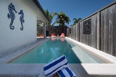 House 4 bedrooms, with pool