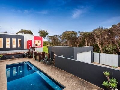 House 4 bedrooms, with pool