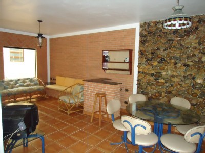 Casa 3 quartos, com ginásio