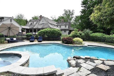 House 5 bedrooms, with pool