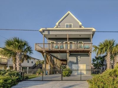 House 4 bedrooms, with pool